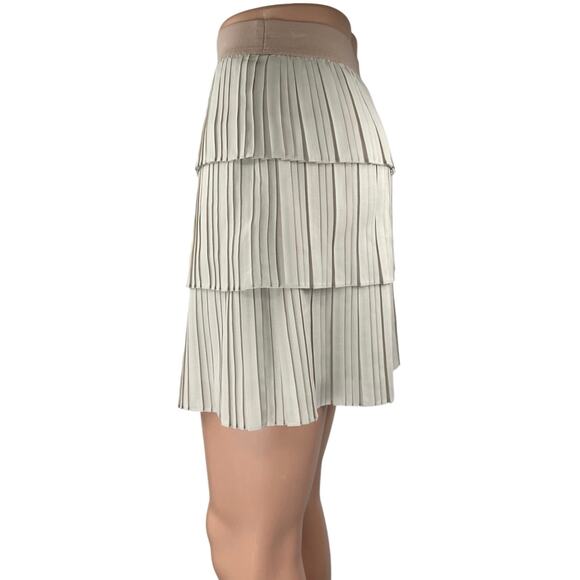 BCBGMaxazria Zana Beige White Pleated Tiered Layered Mini A-line Skirt Size XXS - Picture 2 of 5